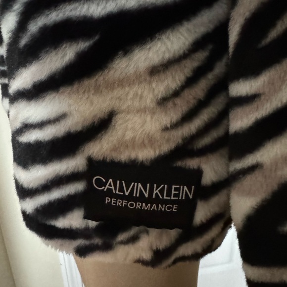 Calvin Klein Performance Zebra Print Fuzzy Half Zip Pull-Over Jacket Size M - Picture 4 of 11